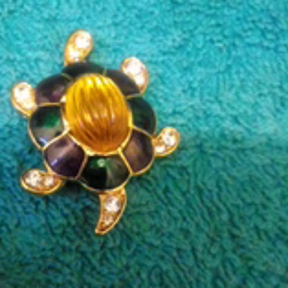 Gold Turtle Pin - Picture 1 of 3